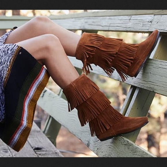 Minnetonka NWOT Women's 3-Layer Fringe Boot, Brown Suede, Size 7 - Picture 11 of 11